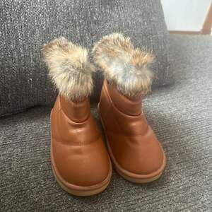 Toddler fashion boots with faux fur Sz 11.5